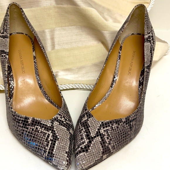 Banana Republic brown, tan, faux python pumps 8.5 - Picture 4 of 8